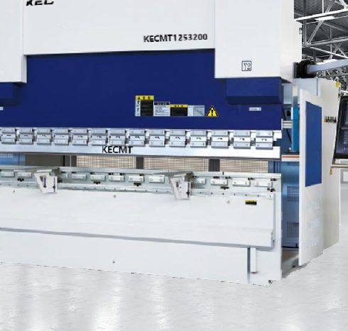 KECMT1253200 large electro-hydraulic press brake in the workshop