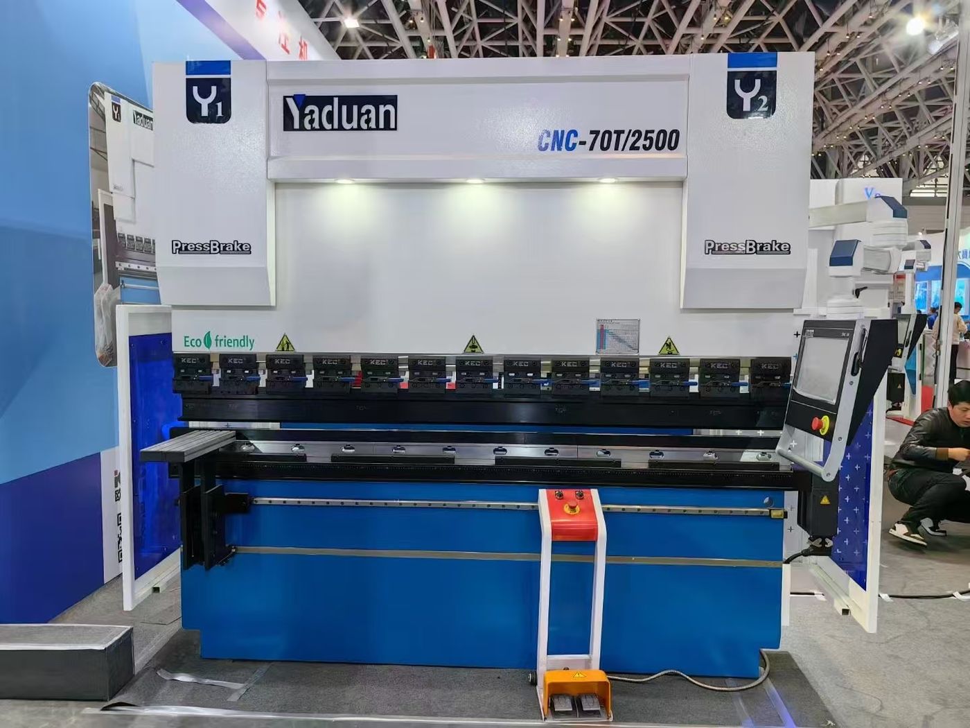 Small tonnage CNC press brake displayed at the exhibition
